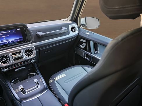 Used 2025 Mercedes-Benz G 550 image 28