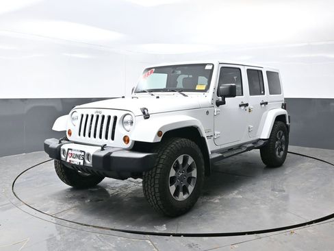 Used 2013 Jeep Wrangler Unlimited Sahara w/ Connectivity Group image 7