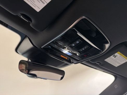 Used 2025 Land Rover Range Rover Sport AWD/4WD image 18