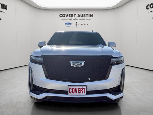 Used 2024 Cadillac Escalade ESV Sport w/ LPO, ONYX Package image 8