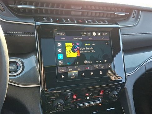 Used 2023 Jeep Grand Cherokee Altitude image 17