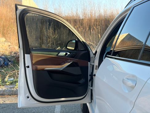 Used 2020 BMW X7 xDrive40i w/ M Sport Package image 11