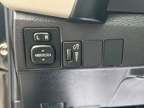 Used 2019 Toyota Corolla LE FWD image 16