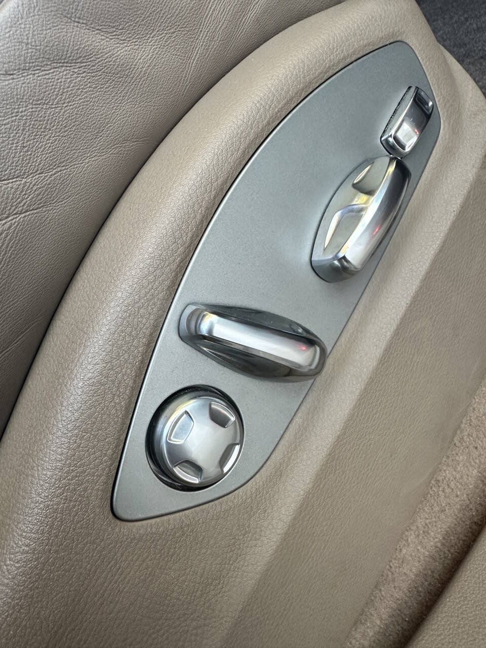 Used 2012 Porsche Cayenne AWD/4WD image 18