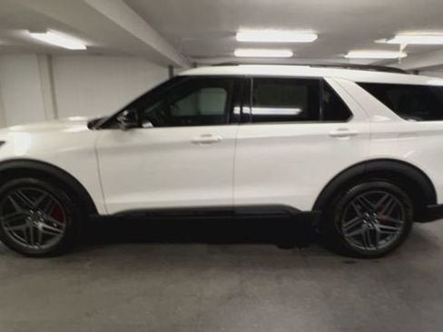 Used 2025 Ford Explorer ST AWD/4WD image 5