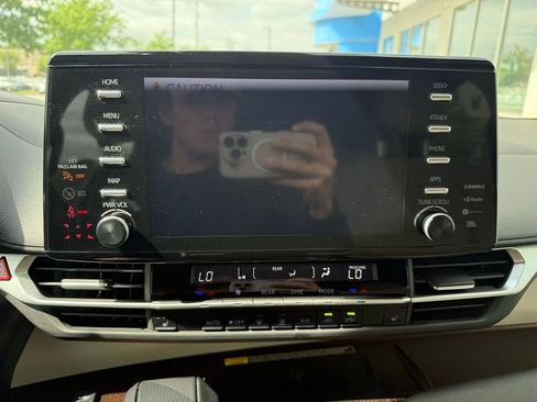 Used 2024 Toyota Sienna XLE w/ XLE Plus Package AWD/4WD image 25