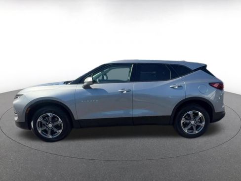 Used 2025 Chevrolet Blazer LT FWD image 9