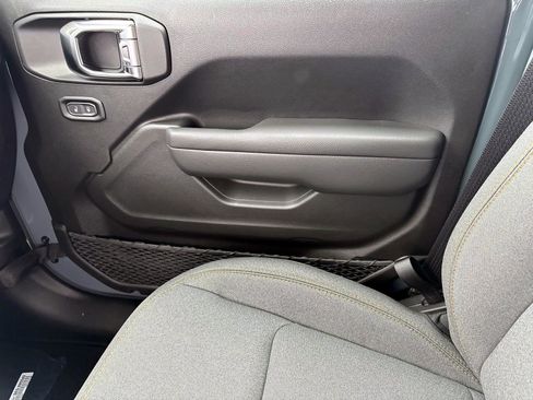 New 2025 Jeep Gladiator Sport image 13