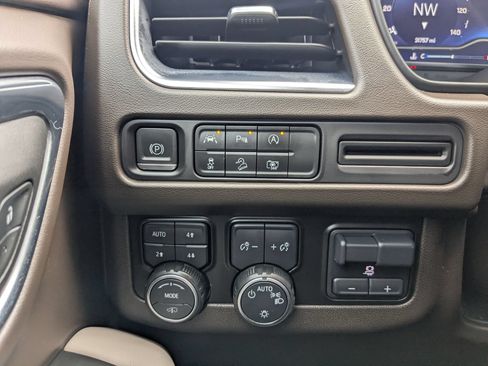 Used 2023 Chevrolet Tahoe Z71 w/ Z71 Off-Road Package AWD/4WD image 22