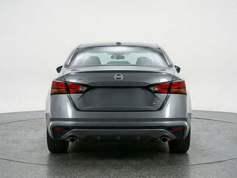 Used 2025 Nissan Altima 2.5 SV image 7