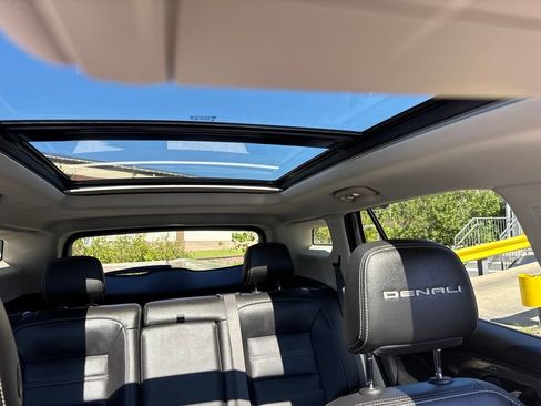 Used 2023 GMC Terrain Denali w/ Denali Premium Package AWD/4WD image 32