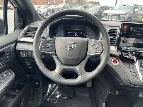Used 2023 Honda Odyssey Sport image 16