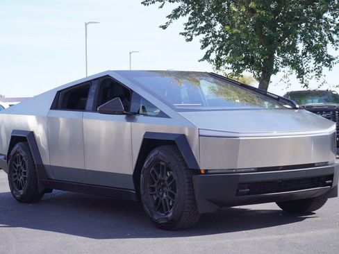 Used 2025 Tesla Cybertruck AWD Crew Cab image 6