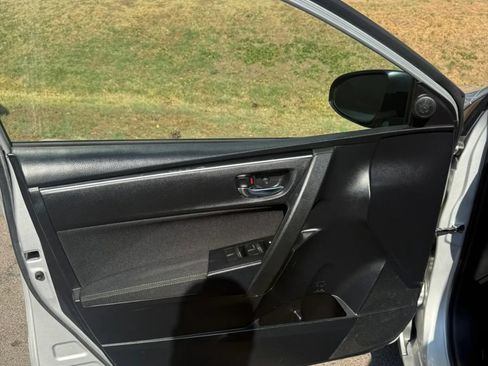 Used 2019 Toyota Corolla LE w/ Carpet Mat Package (TMS) FWD image 9