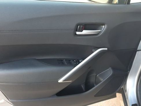 Used 2025 Toyota Corolla Cross XLE w/ Convenience Package image 10