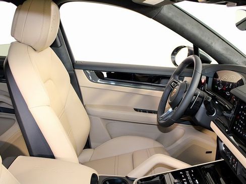 New 2026 Porsche Cayenne GTS image 27