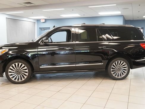 Used 2020 Lincoln Navigator L Reserve w/ Luxury Package AWD/4WD image 2
