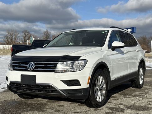 Used 2018 Volkswagen Tiguan SE w/ Panoramic Sunroof Package image 4
