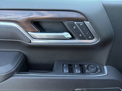 Certified 2025 GMC Sierra 1500 SLT image 4