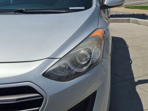 Used 2016 Hyundai Elantra GT FWD image 11