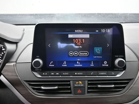 Used 2025 Nissan Altima 2.5 SV FWD image 18