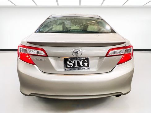 Used 2014 Toyota Camry XLE w/ Leather Package image 5
