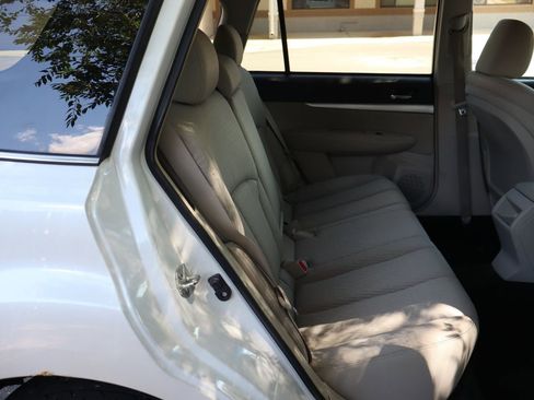 Used 2012 Subaru Outback 2.5i Premium w/ All-Weather Pkg AWD/4WD image 21