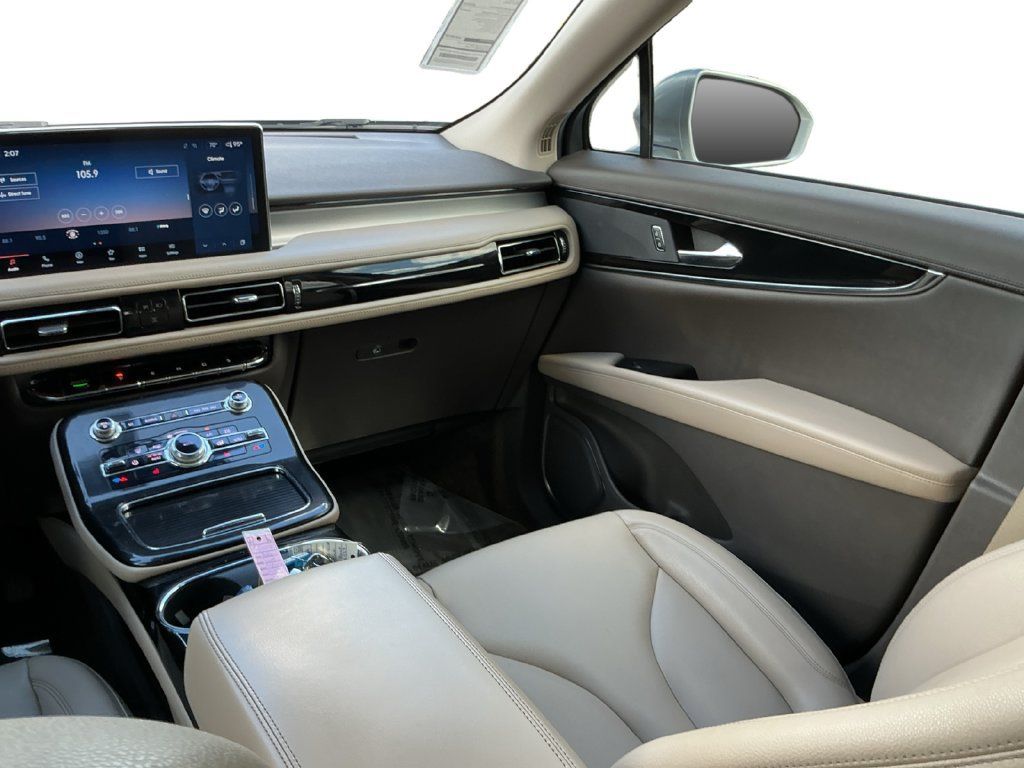 Used 2022 Lincoln Nautilus FWD w/ Premium Package image 21