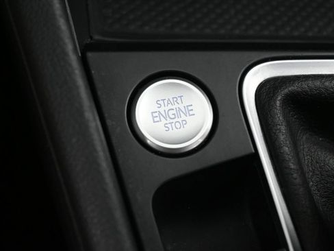 Used 2025 Volkswagen Jetta SE FWD image 22