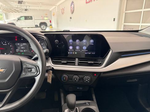 Certified 2024 Chevrolet Trax LS FWD image 17