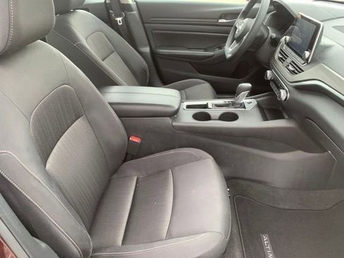 Used 2025 Nissan Altima 2.5 SV FWD image 31