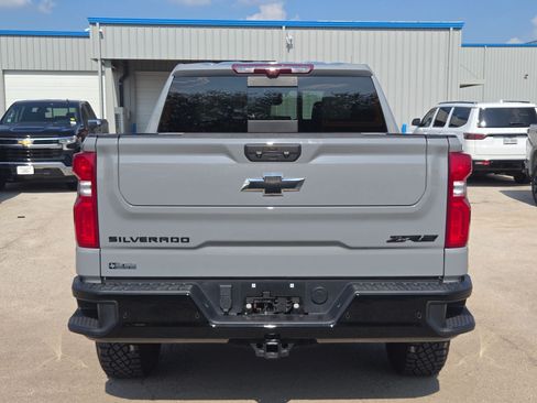 Used 2025 Chevrolet Silverado 1500 ZR2 w/ Technology Package AWD/4WD image 4