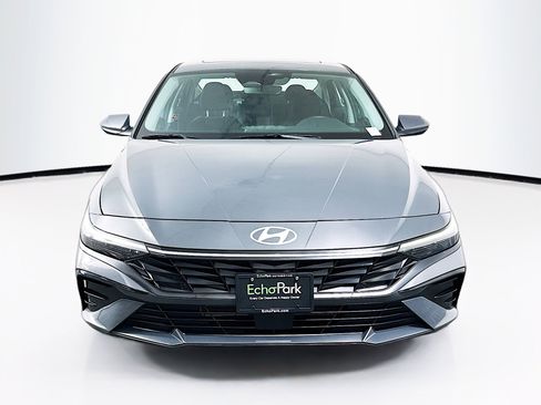 Used 2025 Hyundai Elantra SEL FWD image 2