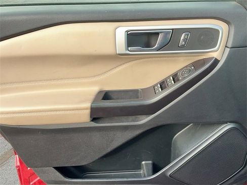 Used 2020 Ford Explorer XLT w/ Equipment Group 202A image 12