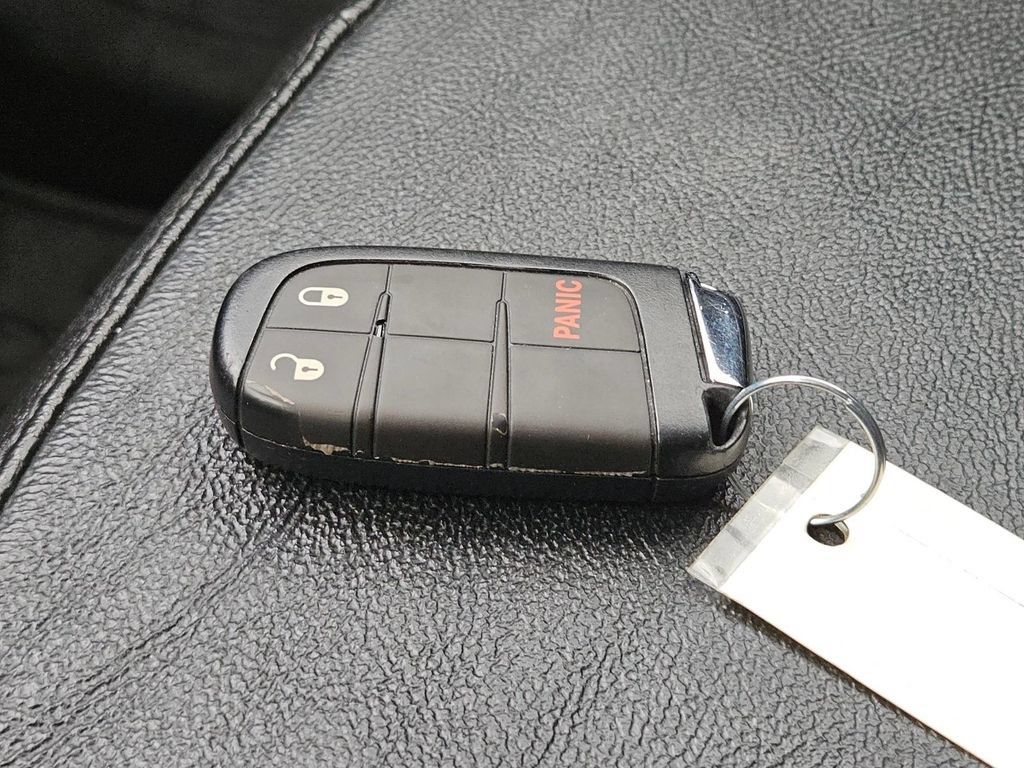 Used 2025 Jeep Compass Trailhawk AWD/4WD image 40