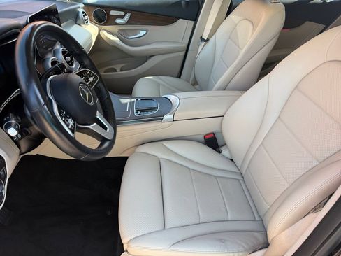 Used 2022 Mercedes-Benz GLC 300 4MATIC w/ Premium Package Lite image 10