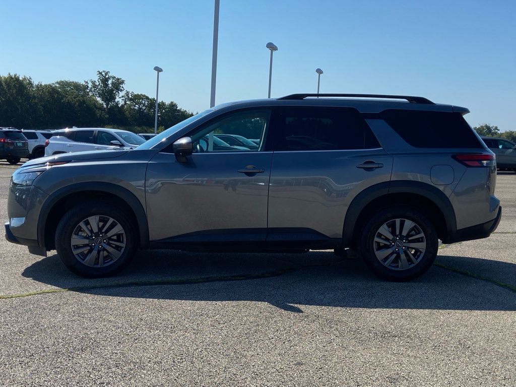 Used 2024 Nissan Pathfinder SV AWD/4WD image 4
