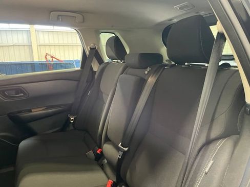 Used 2024 Nissan Rogue S FWD image 19