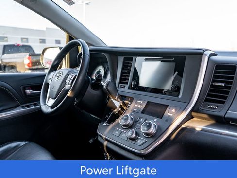 Used 2016 Toyota Sienna SE Premium image 12