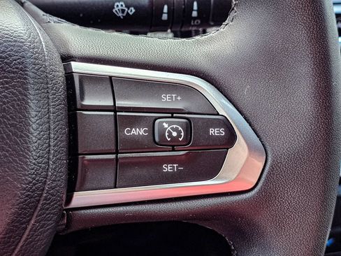 Used 2024 Jeep Compass Latitude AWD/4WD image 24