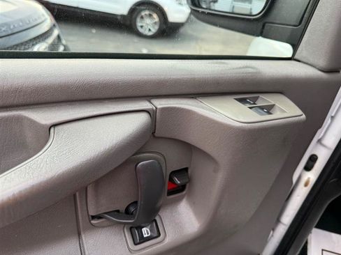 Used 2014 GMC Savana 2500 w/ Cold Climate Package RWD image 40