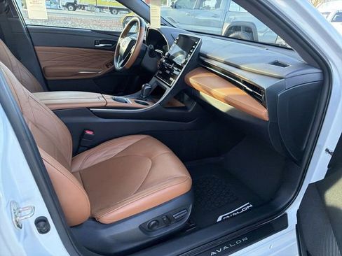 Used 2020 Toyota Avalon Limited w/ Advanced Safety Package FWD image 28