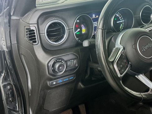 Used 2022 Jeep Wrangler Sahara w/ Cold Weather Group image 17