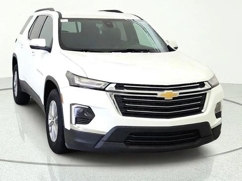 Used 2023 Chevrolet Traverse LT FWD image 2