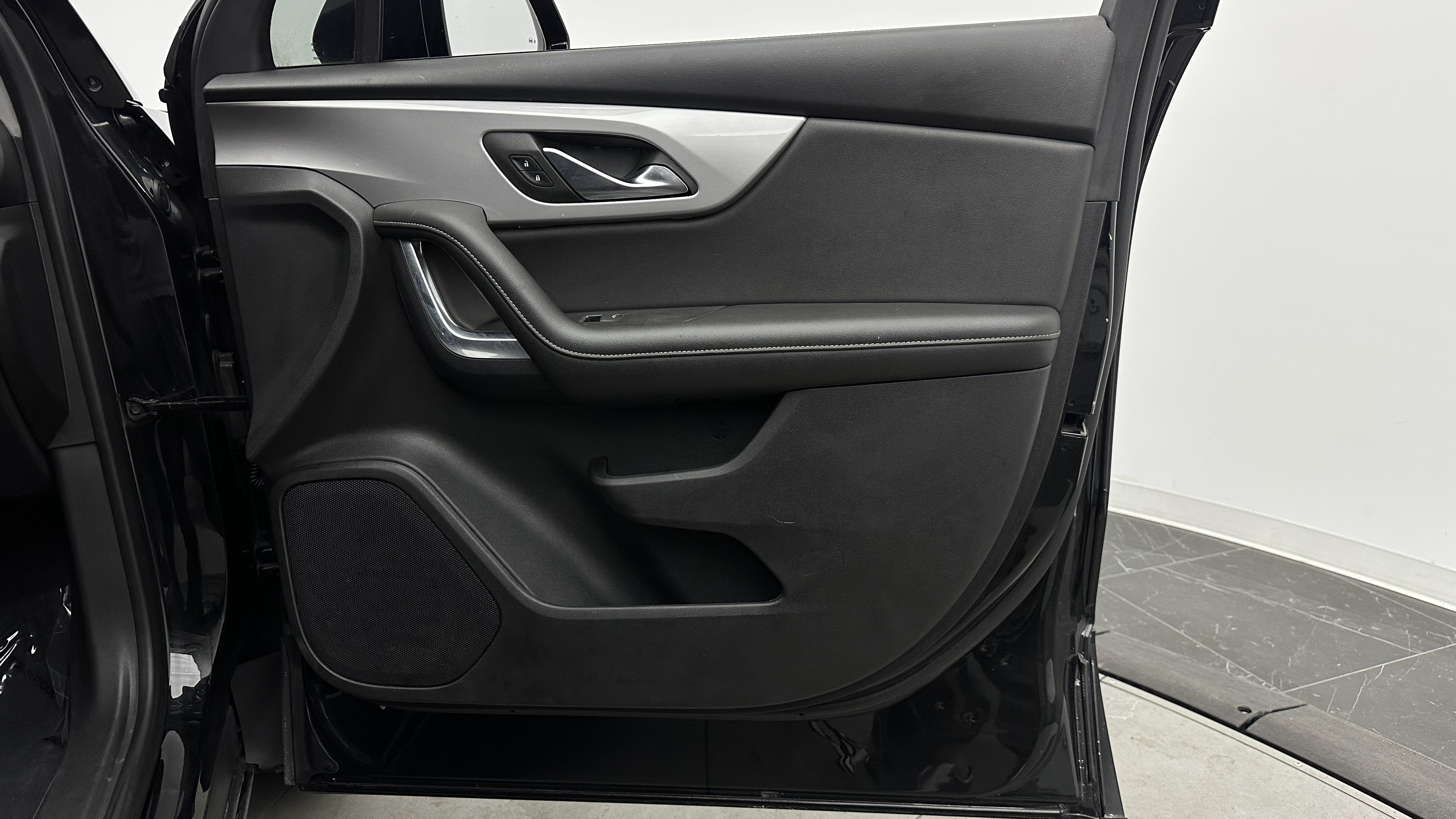 Used 2023 Chevrolet Blazer LT FWD image 33