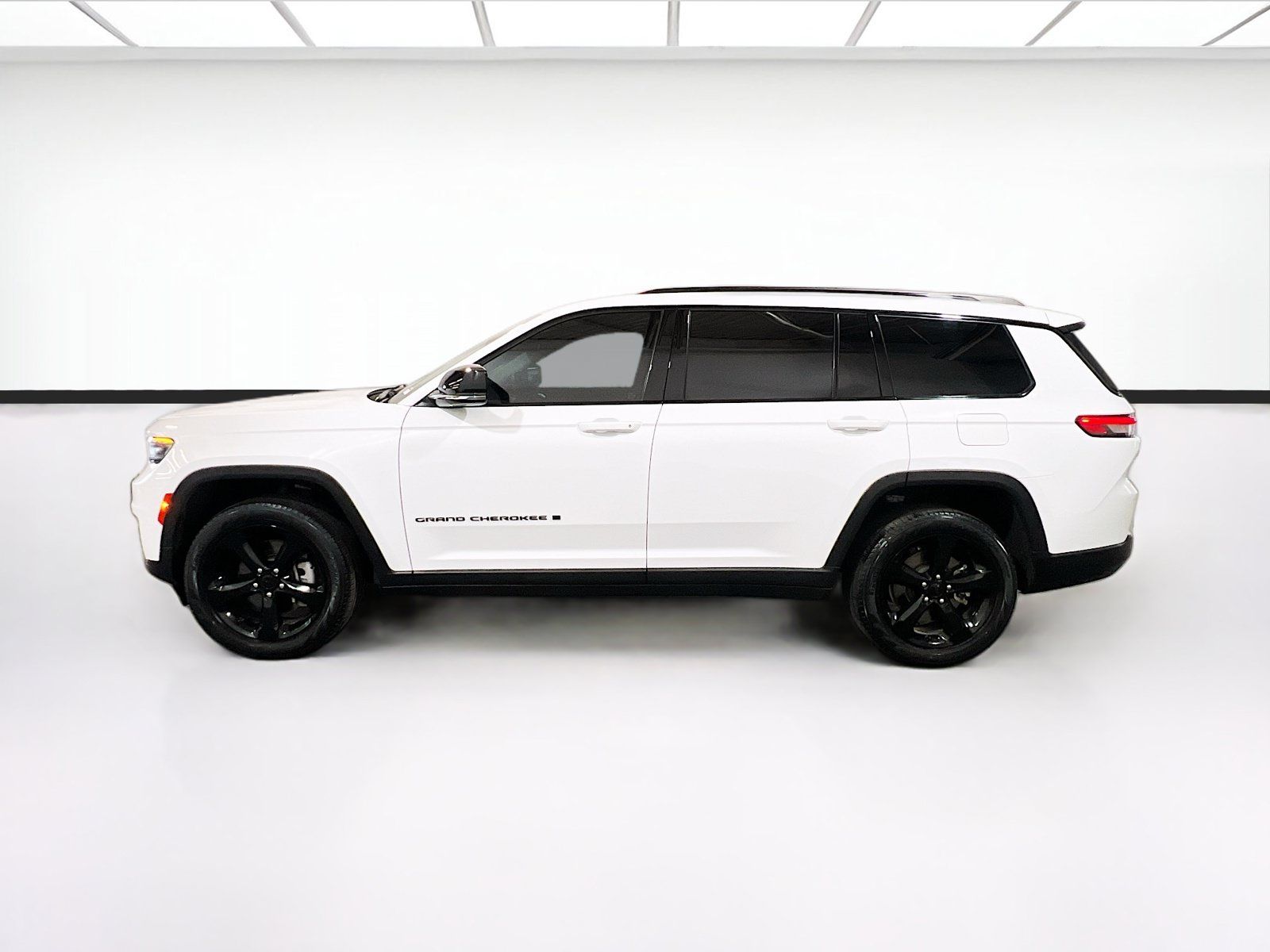 Used 2022 Jeep Grand Cherokee L Limited w/ Black Appearance Package AWD/4WD image 24