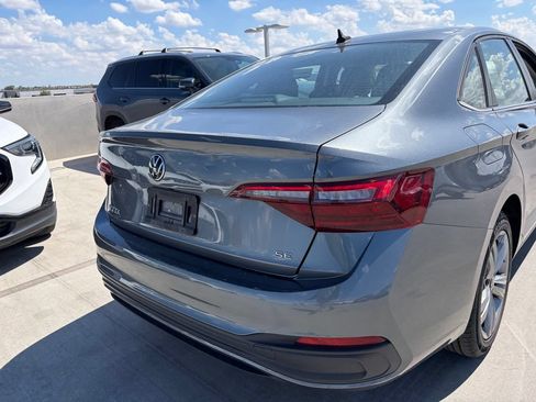 Used 2024 Volkswagen Jetta SE FWD image 4