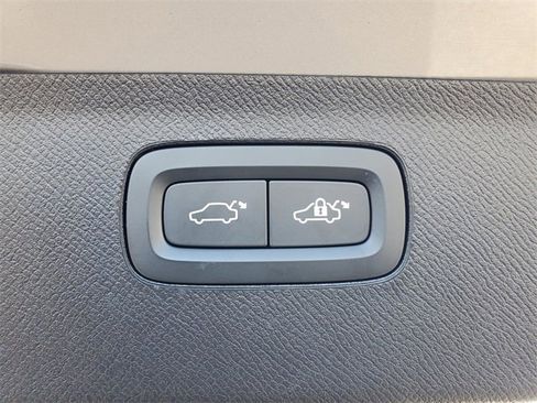 Used 2025 Volvo XC90 B5 Plus image 35