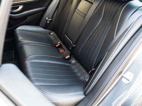 Used 2018 Mercedes-Benz E 300 4MATIC image 24