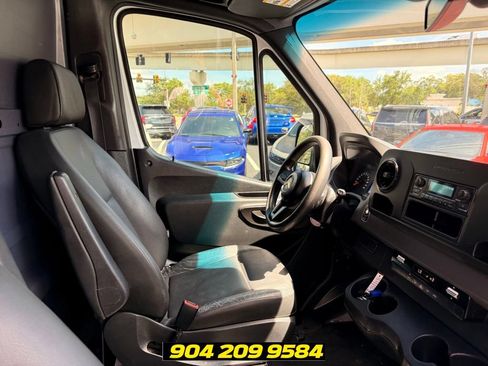 Used 2019 Mercedes-Benz Sprinter 2500 image 32
